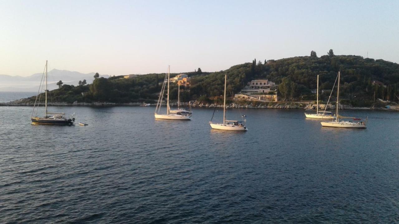 George And Danai Apartments Kassiopi Eksteriør billede